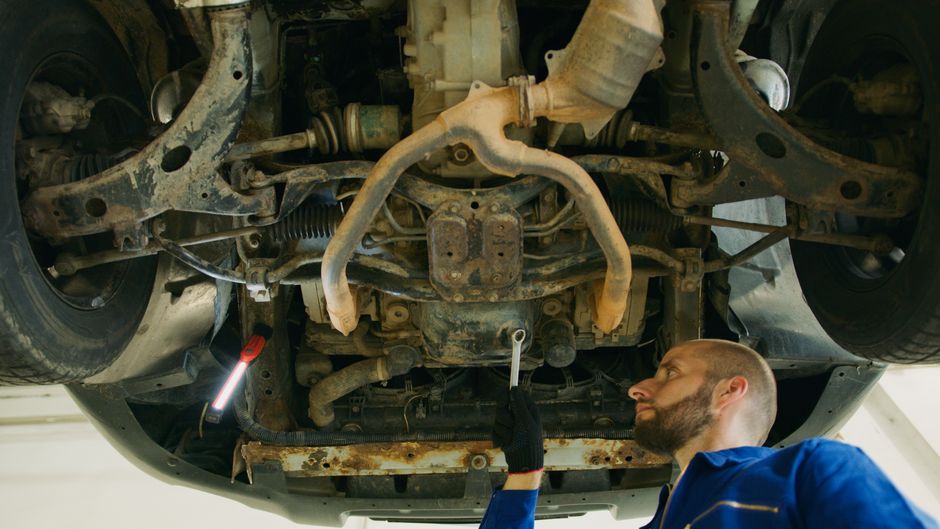 Draining transmission fluid and removing the 42RLE oil pan